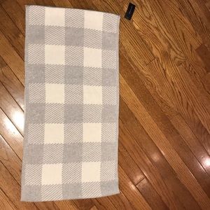 NWT Tommy Hilfiger Scarf